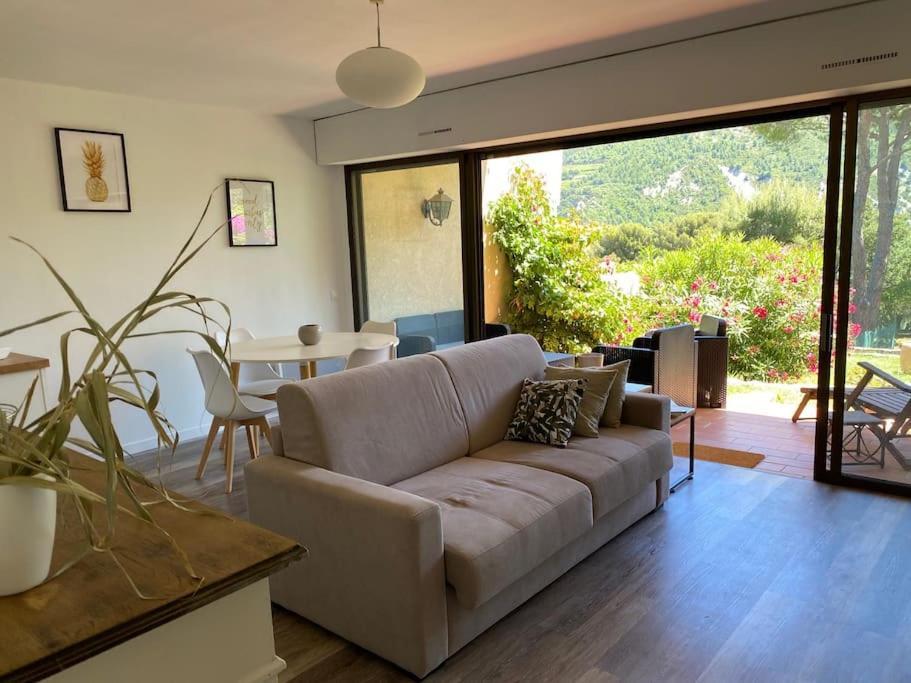 شقة Le Corton - 45M2 - Parking - Jardin - Wifi كاسيس المظهر الخارجي الصورة